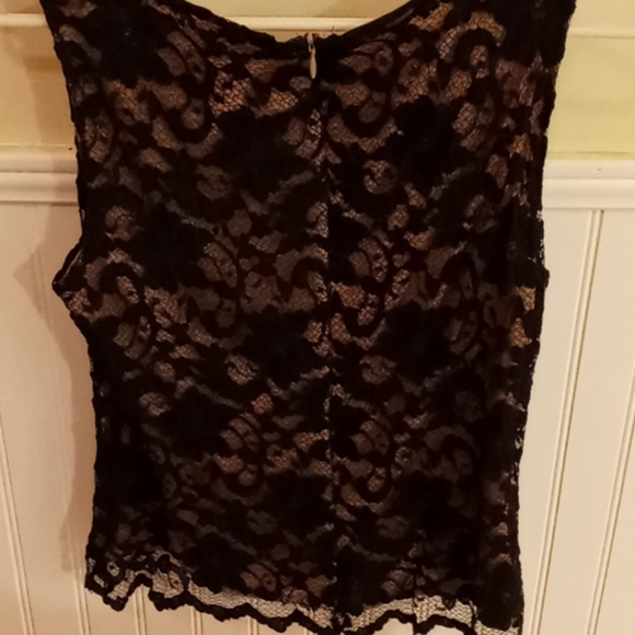 Sleeveless lace top - Picture 3 of 5